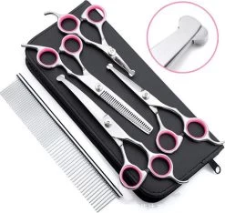 Professionele Hondenscharen Set - Extra Veilige Grooming Set - Trimscharen Voor Honden - Knipschaar - Effileerschaar / Uitdunschaar - Gebogen Schaar Met Ronde Punt - Precisieschaar - Hondenverzorging - Inclusief Kam, 2 Haarclips En Luxe Opbergdoos -Pet Care Verkoop 1200x1136 1