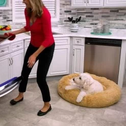 Peaceful Pooch M - Pluizig Hondenbed - 76cm Diameter - Opvouwbaar - In Verschillende Maten. Kattenbed - Wasbaar - Uitneembare Vulling - Ontspant Gewrichten En Spieren - Anti-slip Noppenbodem -Pet Care Verkoop 1200x1200 1115
